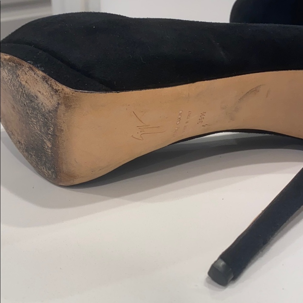 Pumps - Picture 4 of 4